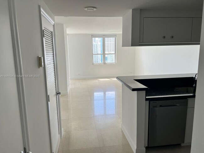 Building Photo - 701 Brickell Key Blvd