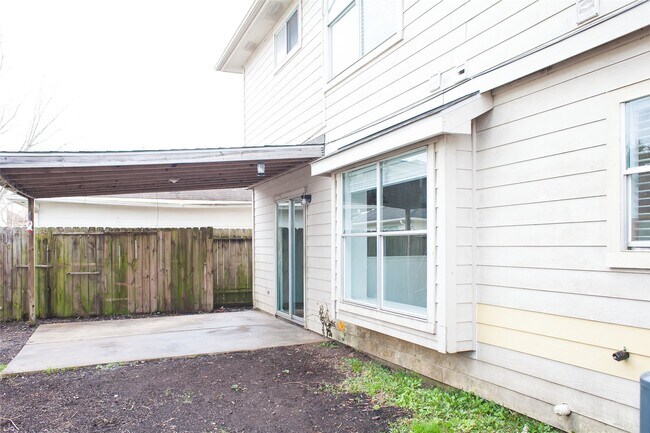 Building Photo - 8910 Sage Pl Dr