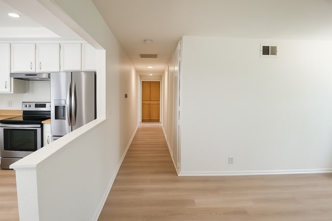 Building Photo - 39216 San Francisquito Canyon Rd