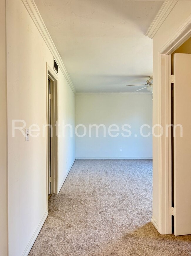 Building Photo - 1588 Rambla Puesta