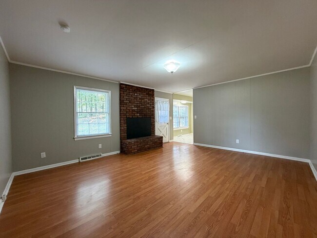 Building Photo - 105 Coker Dr