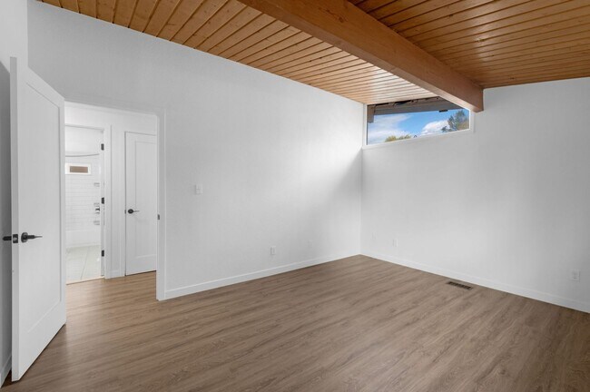 Building Photo - Adorable updated 2bdrm rancher
