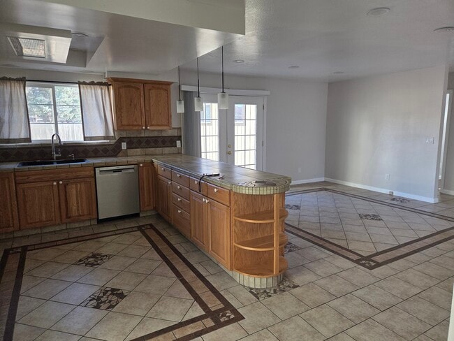 Building Photo - Meadow Court