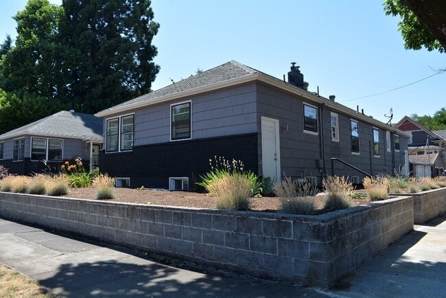 Building Photo - 5731 N Montana Ave