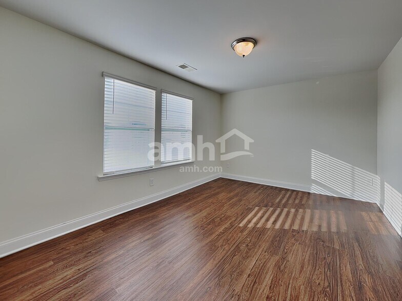 Building Photo - 119 Everett Park Dr