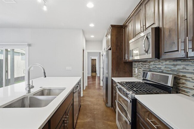 Building Photo - 1125 Walton Ln