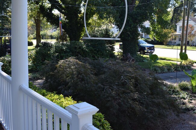 Building Photo - 310 La Salle Ave