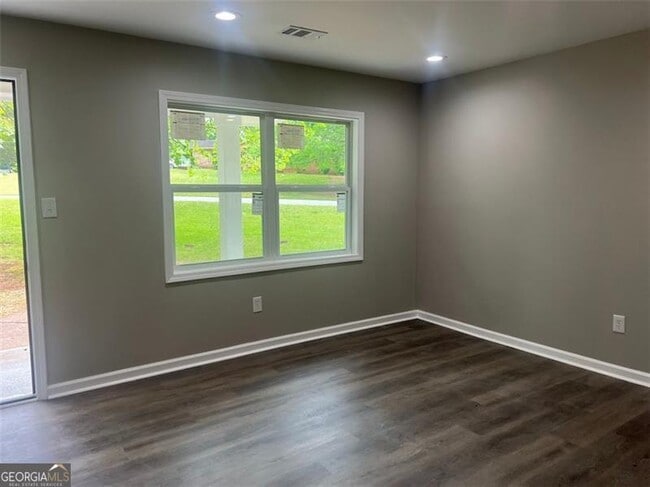 Building Photo - 1996 Chestnut Log Dr