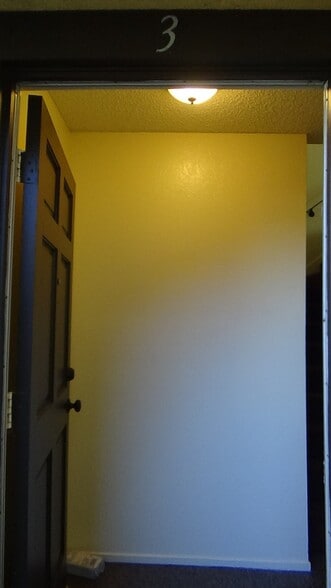 Entry - 725 Summerwood Ln