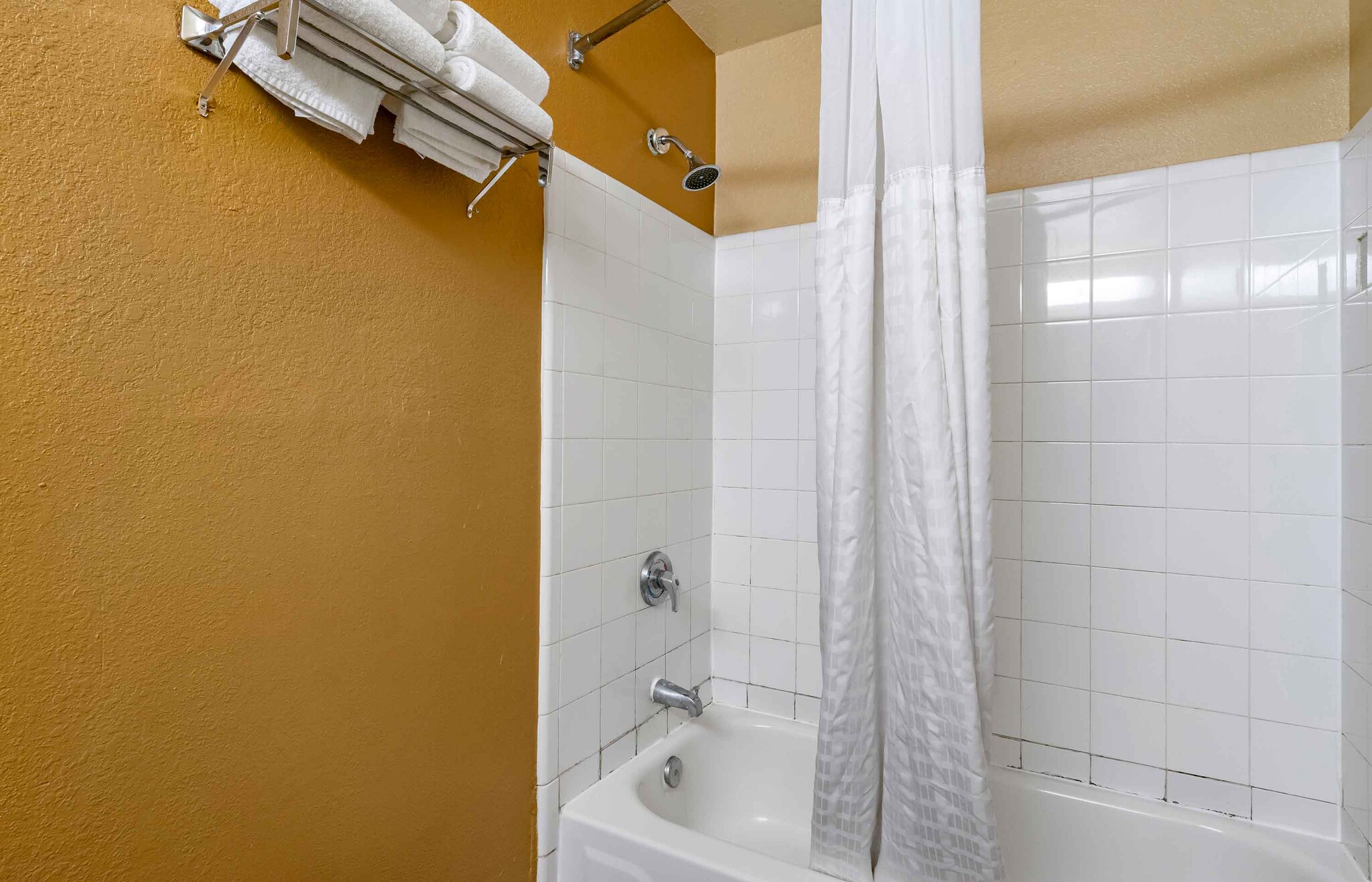 Building Photo - Furnished Studio-Tampa - North Airport