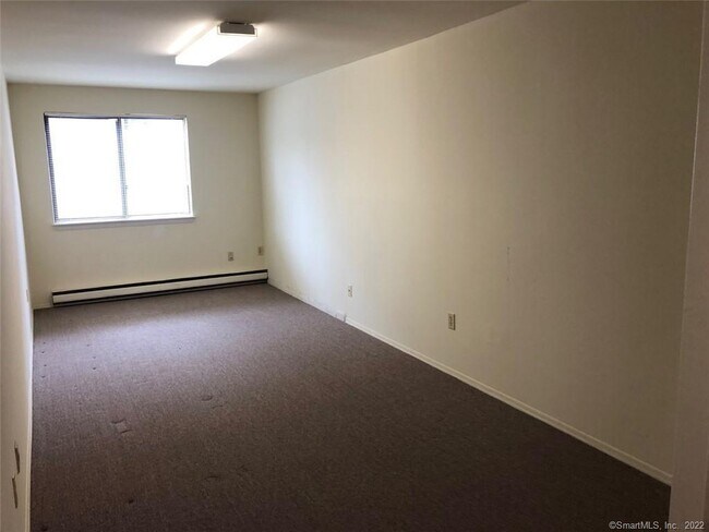 Building Photo - 6 Bouton St E