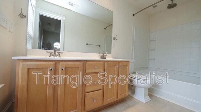 Building Photo - 100 Honeybee Trce