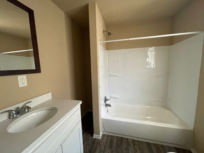 Building Photo - Beautiful Remodel Close to TTU