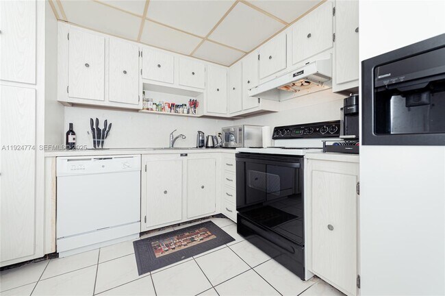 Building Photo - 3800 S Ocean Dr