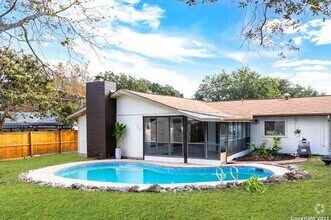 Building Photo - 1015 Cerro Alto Dr
