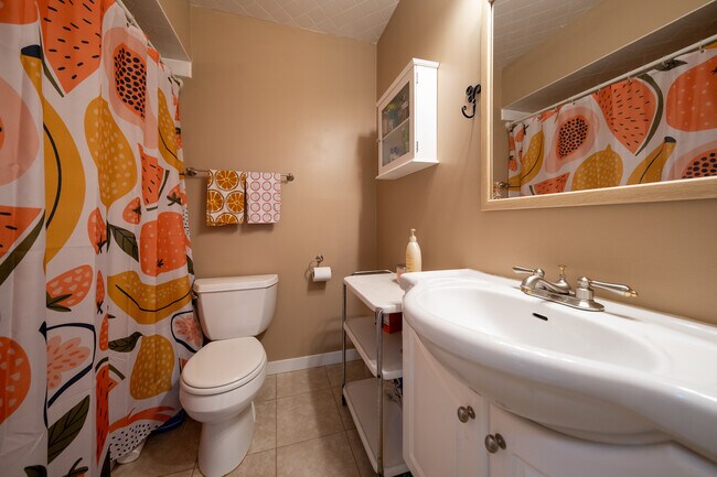 Building Photo - 3477 Pilgrim Ln N