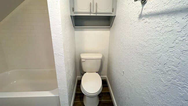 Building Photo - 8401 Azurewood Dr