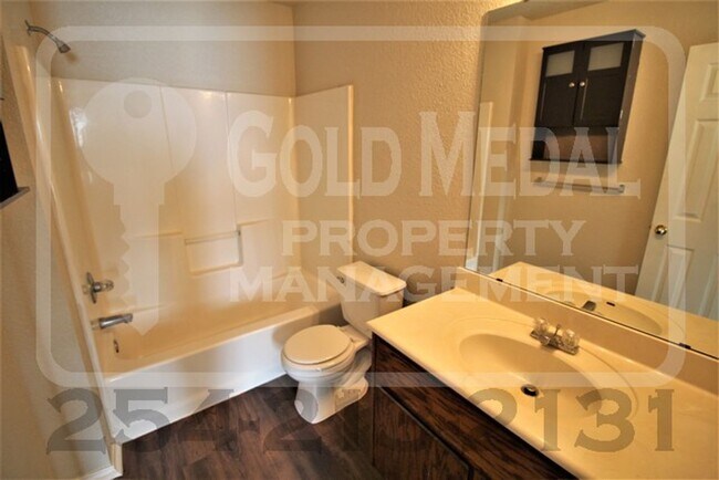 Building Photo - 2600 Lucille Dr