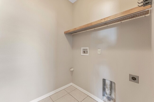 Building Photo - Absolutely stunning 3BR/2BA & 2-Car Garage home in highly sought-after Ballantrae community