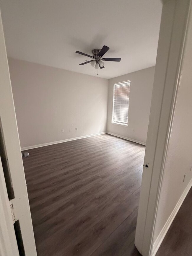 Building Photo - Newly Renovated Downtown 2 BDRM Condo