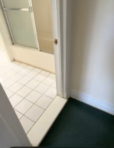 Full Bath - 13520 NY-25