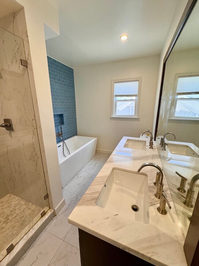 Building Photo - 1426 Hauser Blvd