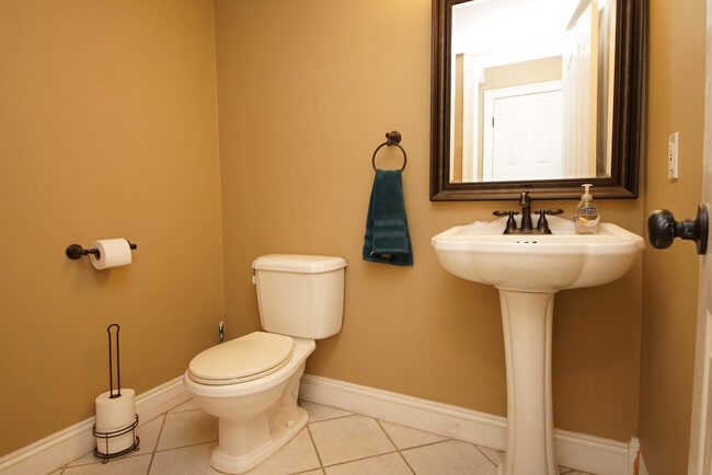 Building Photo - 574 L'Ombre Cir NE