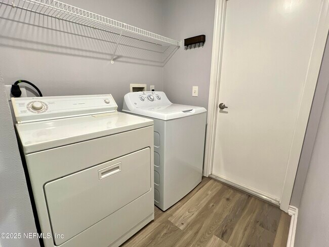 Building Photo - 2669 Lantana Lakes Dr E