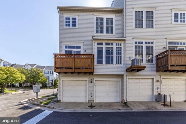 Building Photo - 901 Harrison Cir