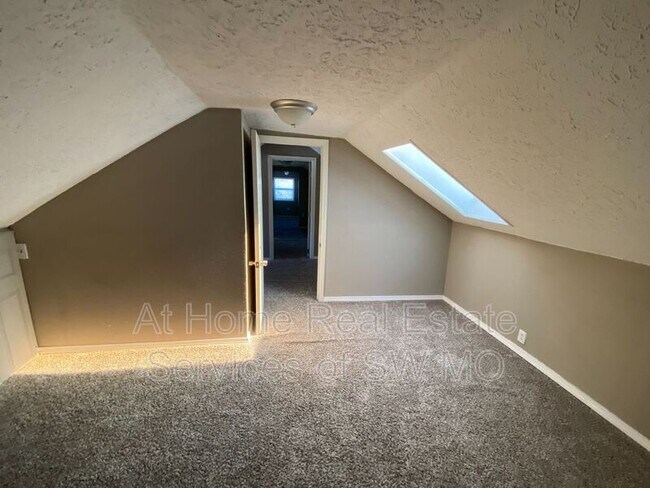 Building Photo - 1471 E Mcgee St