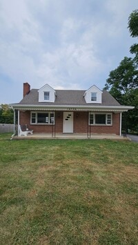 Building Photo - JUST REDUCED!  3 Bedroom Single Family Home