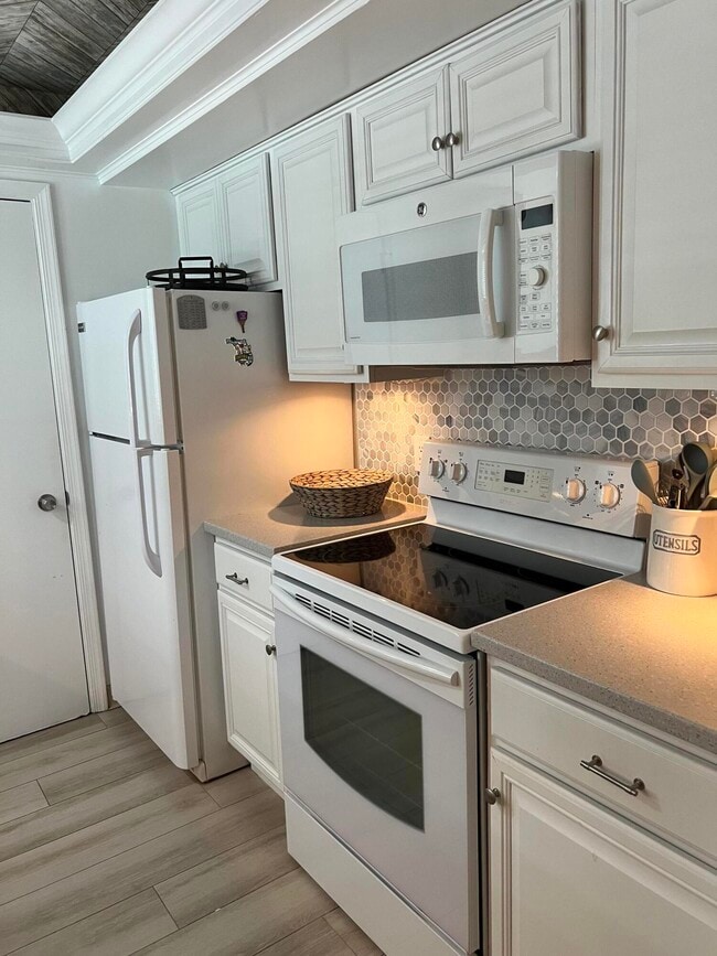 Building Photo - 2400 S Ocean Dr