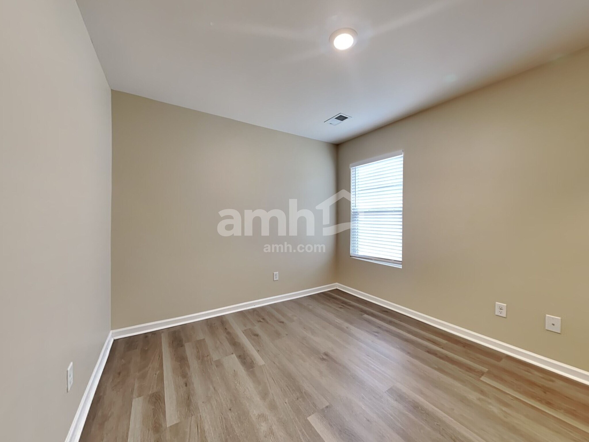 Building Photo - 350 Iveson Rd