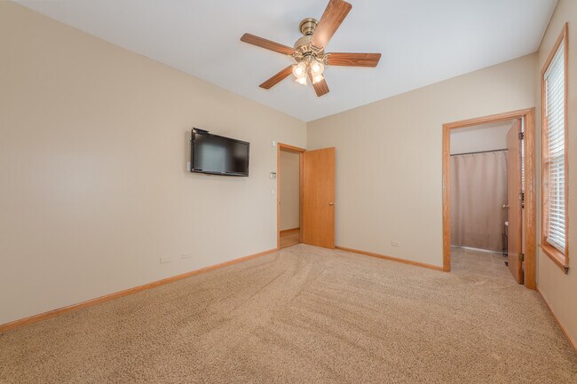 Building Photo - 1065 Red Clover Dr