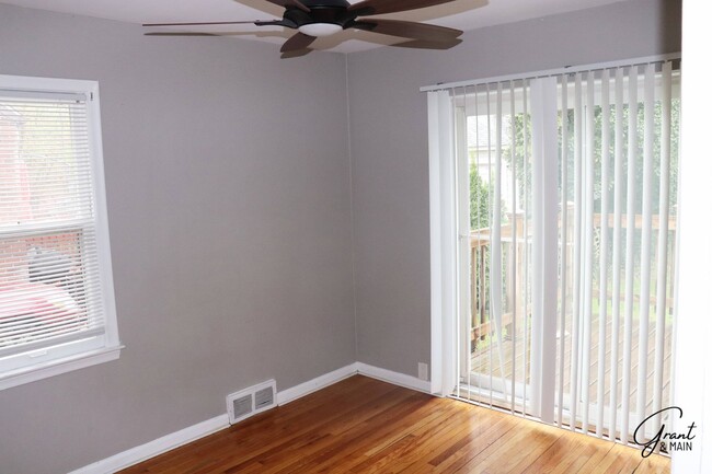 Building Photo - Spacious 3 Bedroom - 1 Bath - Redford - $1...