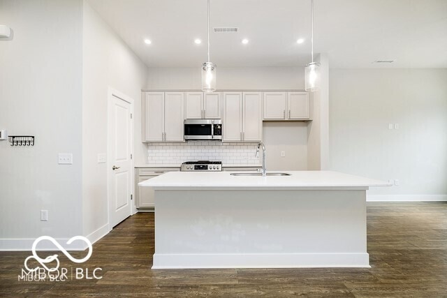 Building Photo - 696 Lagerfield Dr