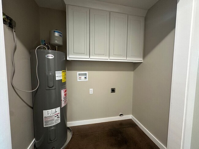 Building Photo - 501 Ave 3 NW