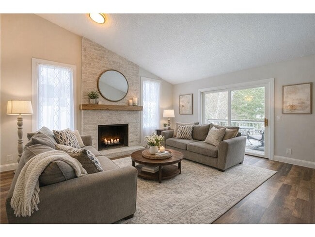 Building Photo - 1042 E Circle Dr