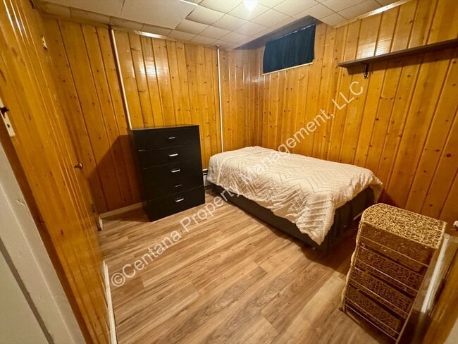 Building Photo - Semi-Furnished 5 bed 2 bath with large fenced yard for rent!