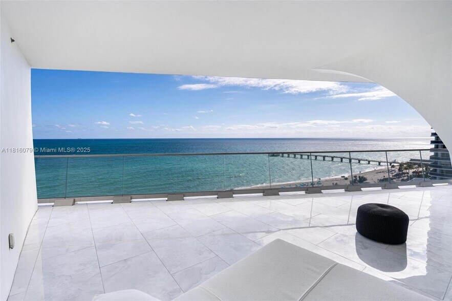 Primary Photo - 16901 Collins Ave