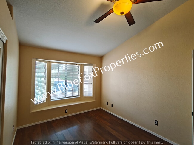 Building Photo - 1560 E Sonoran Desert Dr