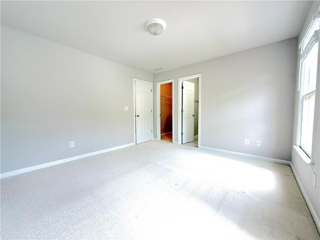 Building Photo - 3500 Millwater Crossing NE