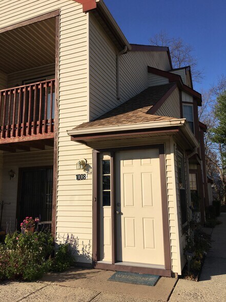 Building Photo - 1008 Barry Ct