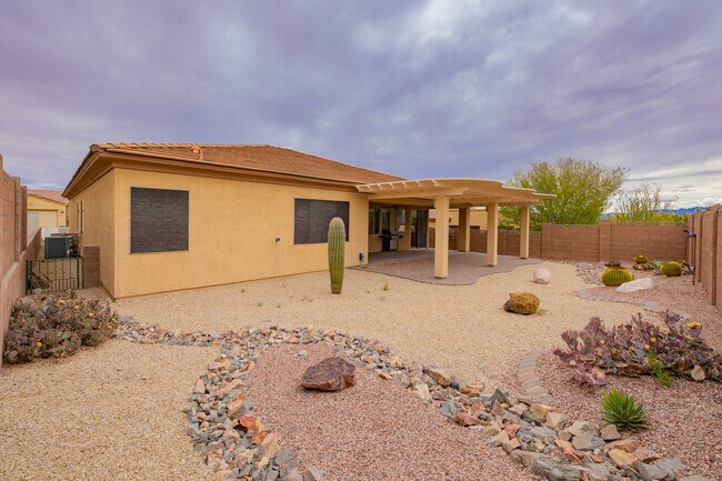 Building Photo - 1141 W Tenniel Dr