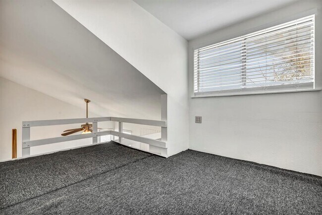 Building Photo - 1000 W 26th St