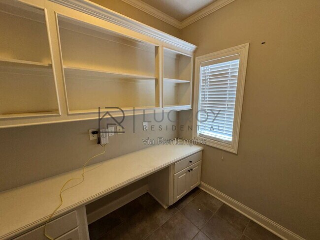 Building Photo - 120 Marion Dr