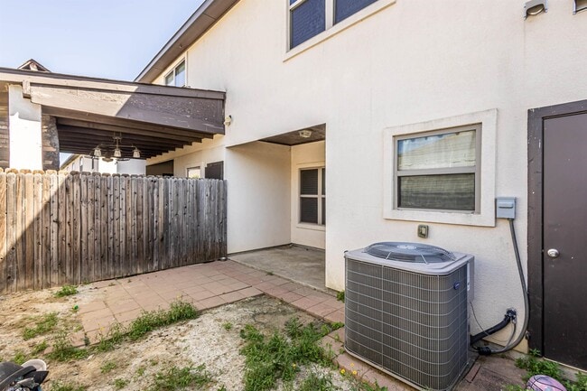 Building Photo - 5706 Montevista Dr