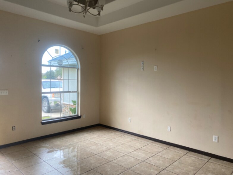 Building Photo - 2502 Tahoe St