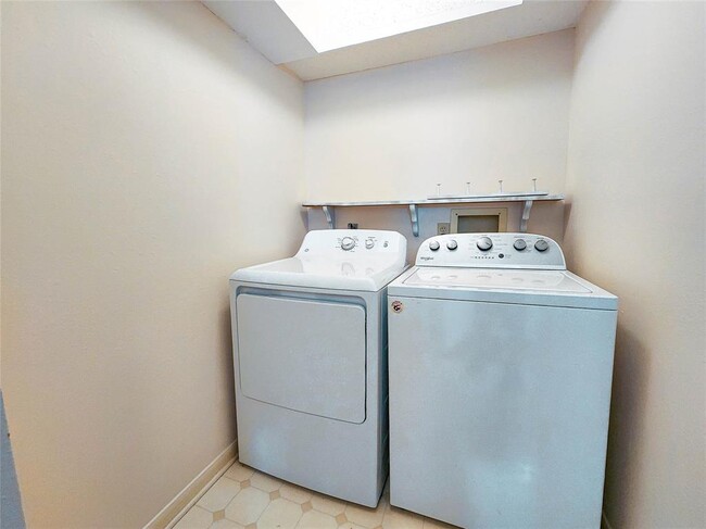 Building Photo - 12 Kings Row