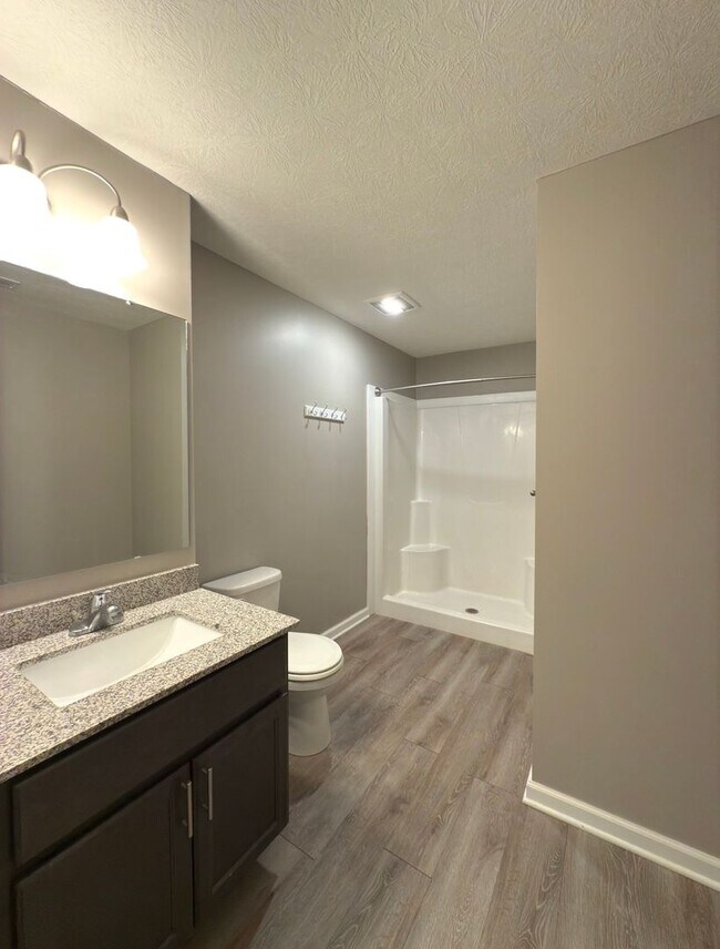 Building Photo - Ground Floor....1 Bed 1 Bath apartment